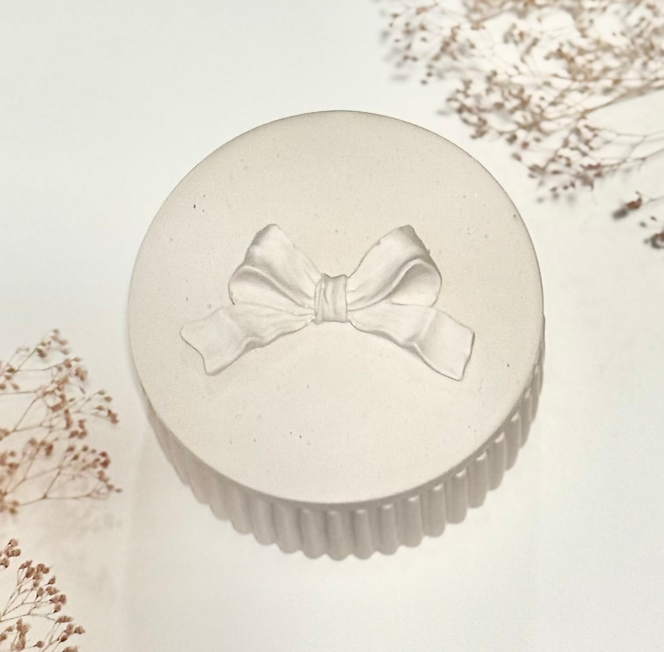 Round Ribbed Container Candle with Bow Lid