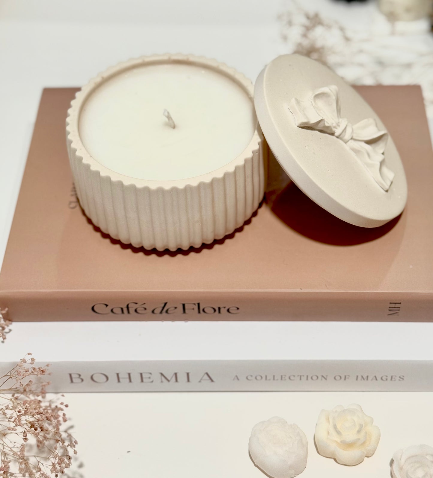 Round Ribbed Container Candle with Bow Lid